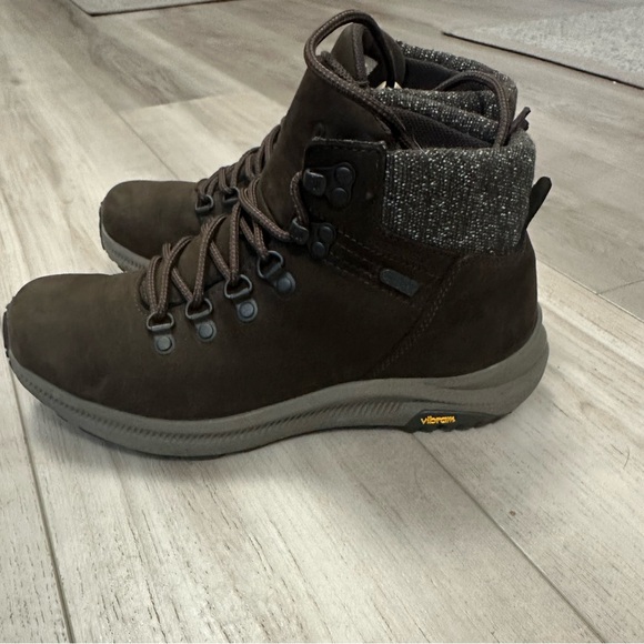 Women's Merrell Ontario Mid Waterproof Hiking Boots - LIKE NEW WORN ONCE - Picture 2 of 3